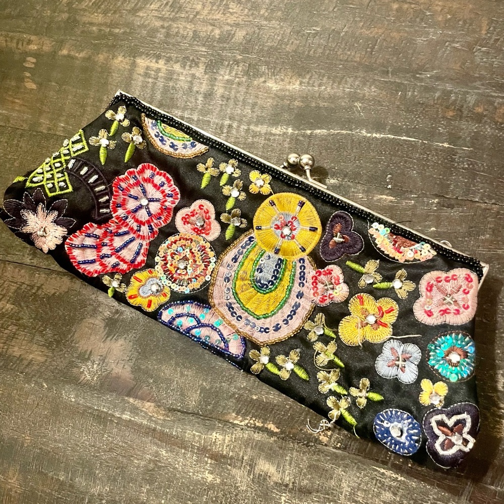Embroidered clutch purse with kiss lock by New York and Compay
